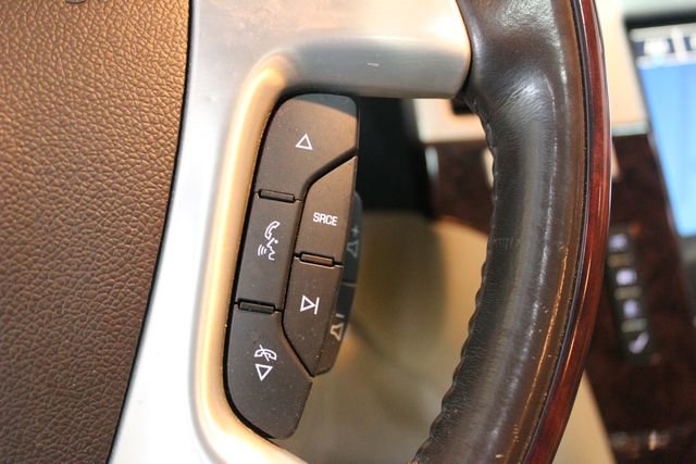Used 2013 Cadillac Escalade Premium image 17