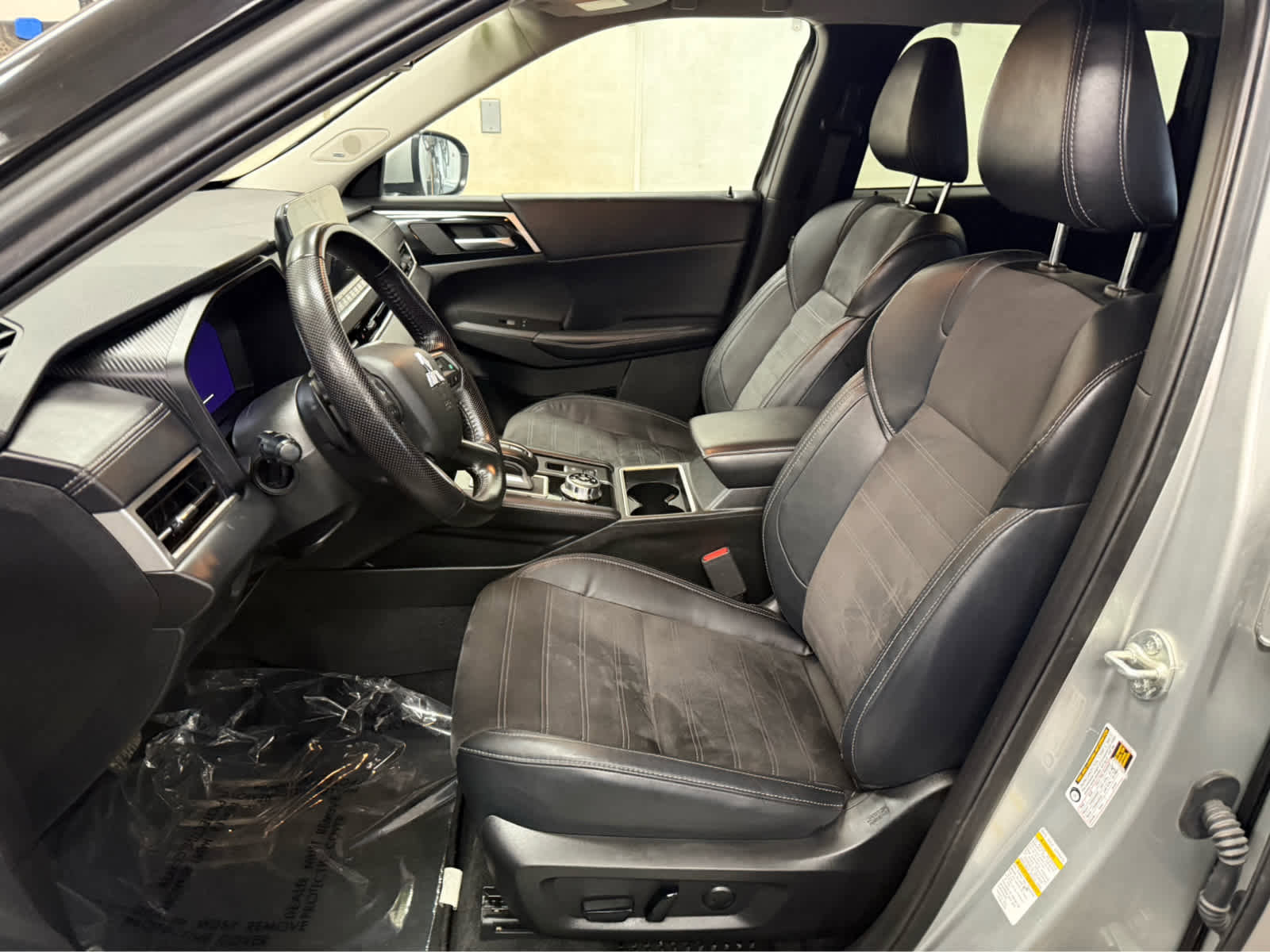 Used 2023 Mitsubishi Outlander SE image 25