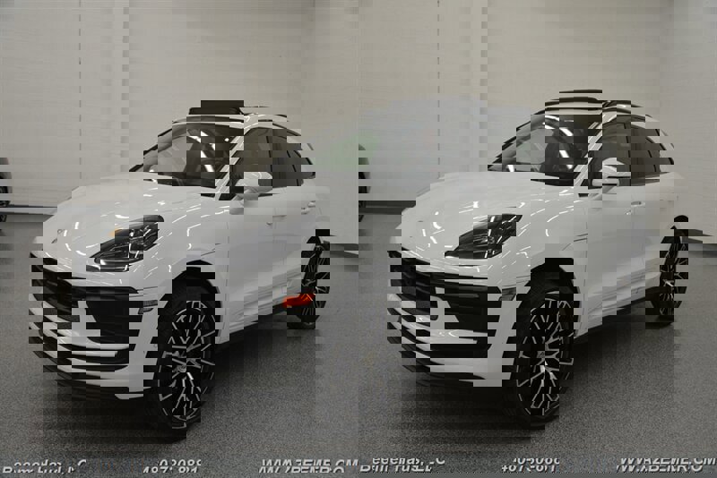 Used 2024 Porsche Macan w/ Premium Plus Package image 3