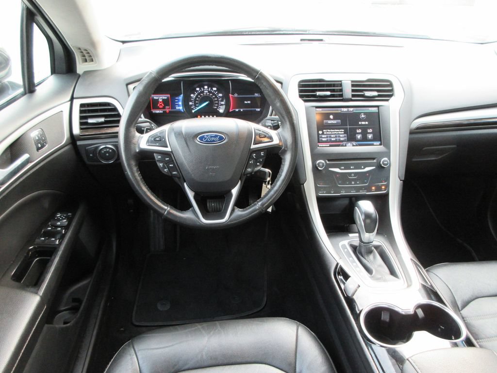 Used 2015 Ford Fusion SE w/ Equipment Group 202A FWD image 14
