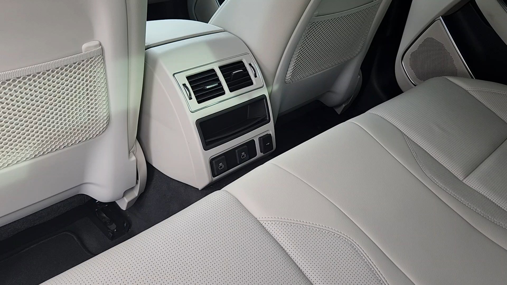 Used 2024 Jaguar XF R-Dynamic SE image 18