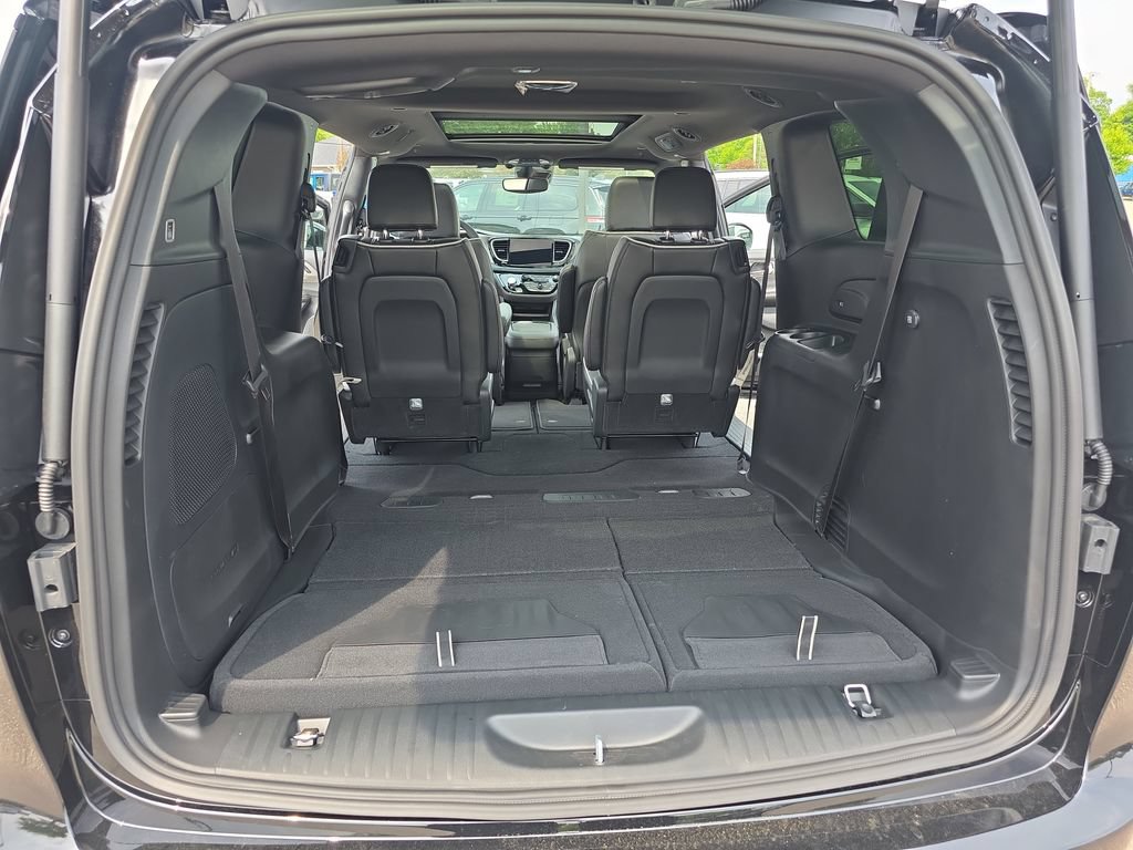 New 2027 Chrysler Pacifica Limited AWD/4WD image 14