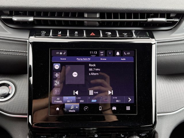 Used 2025 Jeep Grand Cherokee Laredo X w/ Luxury Tech Group I AWD/4WD image 12