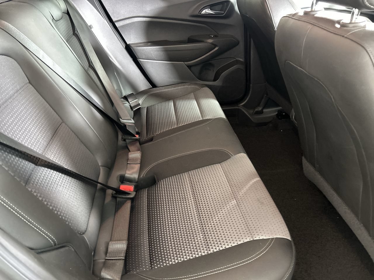 Used 2025 Chevrolet Trax LT FWD image 25