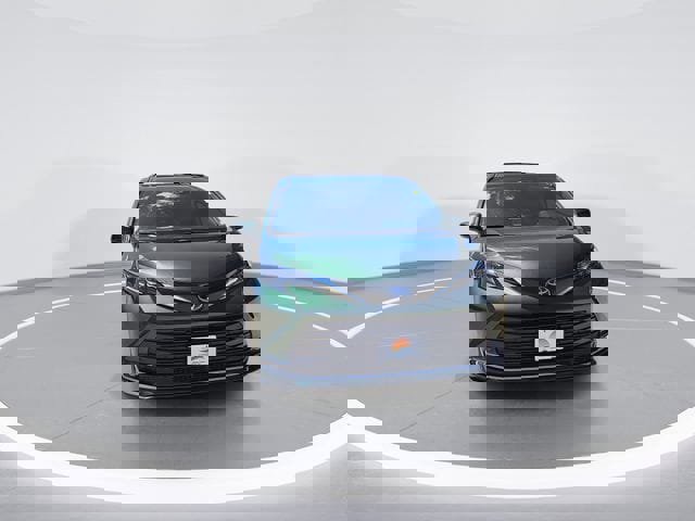 Used 2024 Toyota Sienna XLE image 3