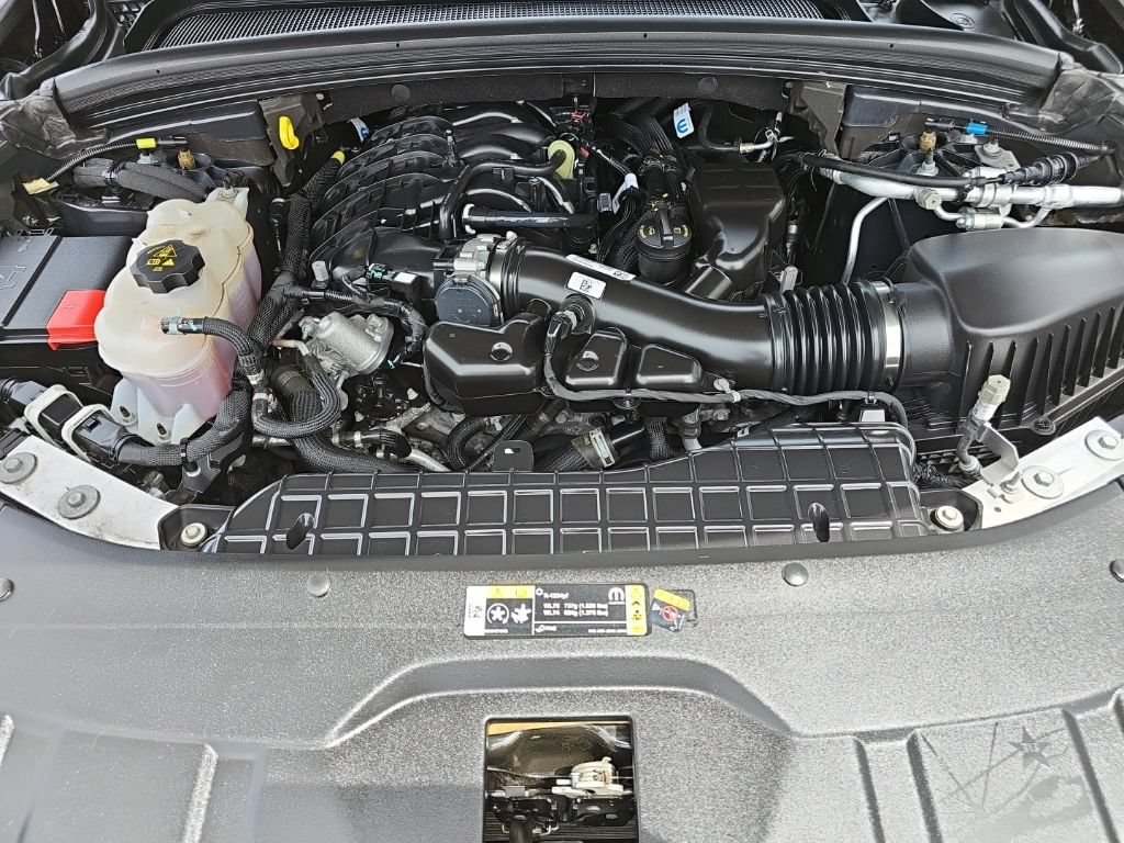 Certified 2024 Jeep Grand Cherokee Overland w/ Luxury Tech Group IV AWD/4WD image 39