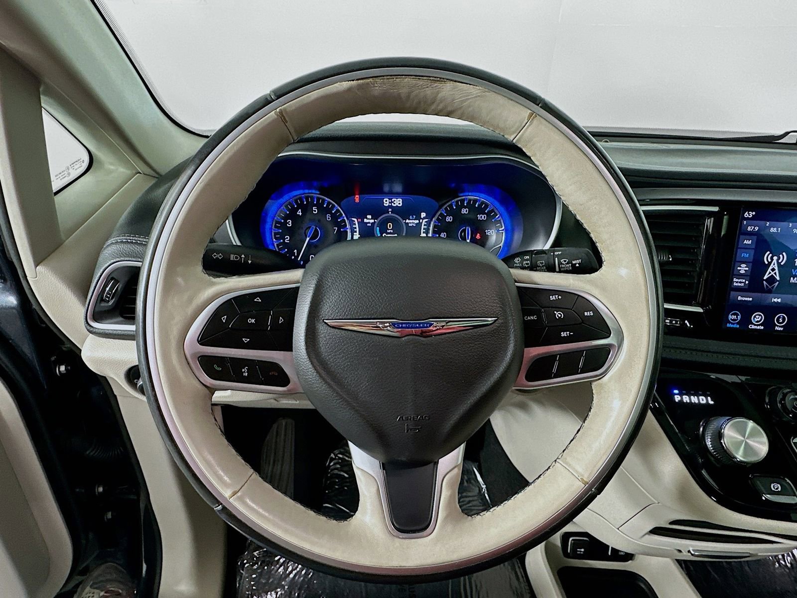 Used 2020 Chrysler Pacifica Limited FWD image 12