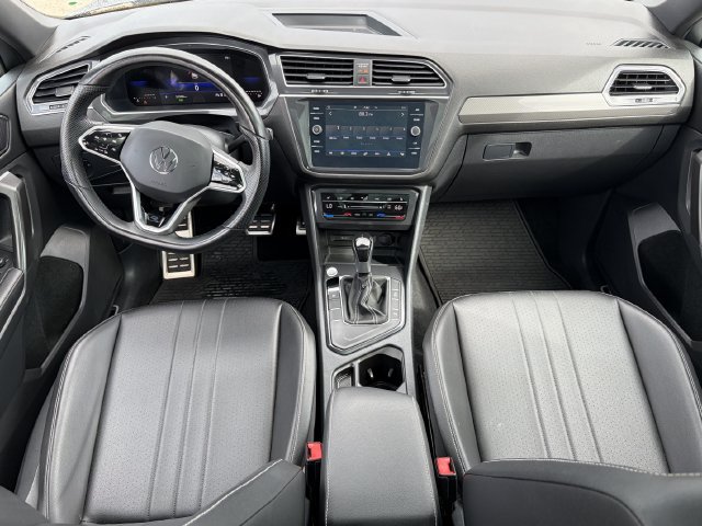 Used 2023 Volkswagen Tiguan SE R-Line FWD image 10