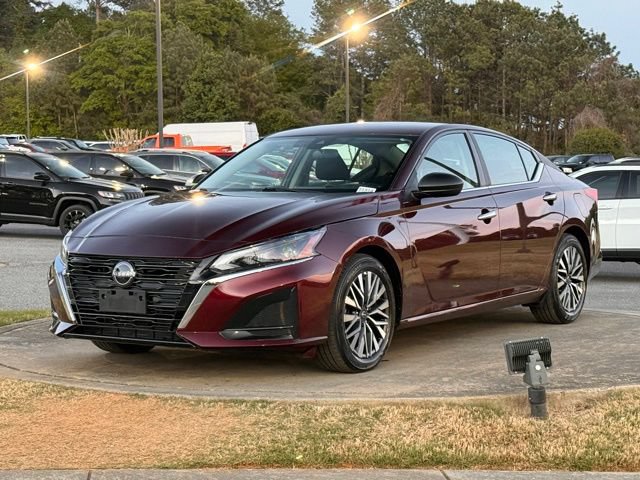 Used 2025 Nissan Altima 2.5 SV FWD image 3