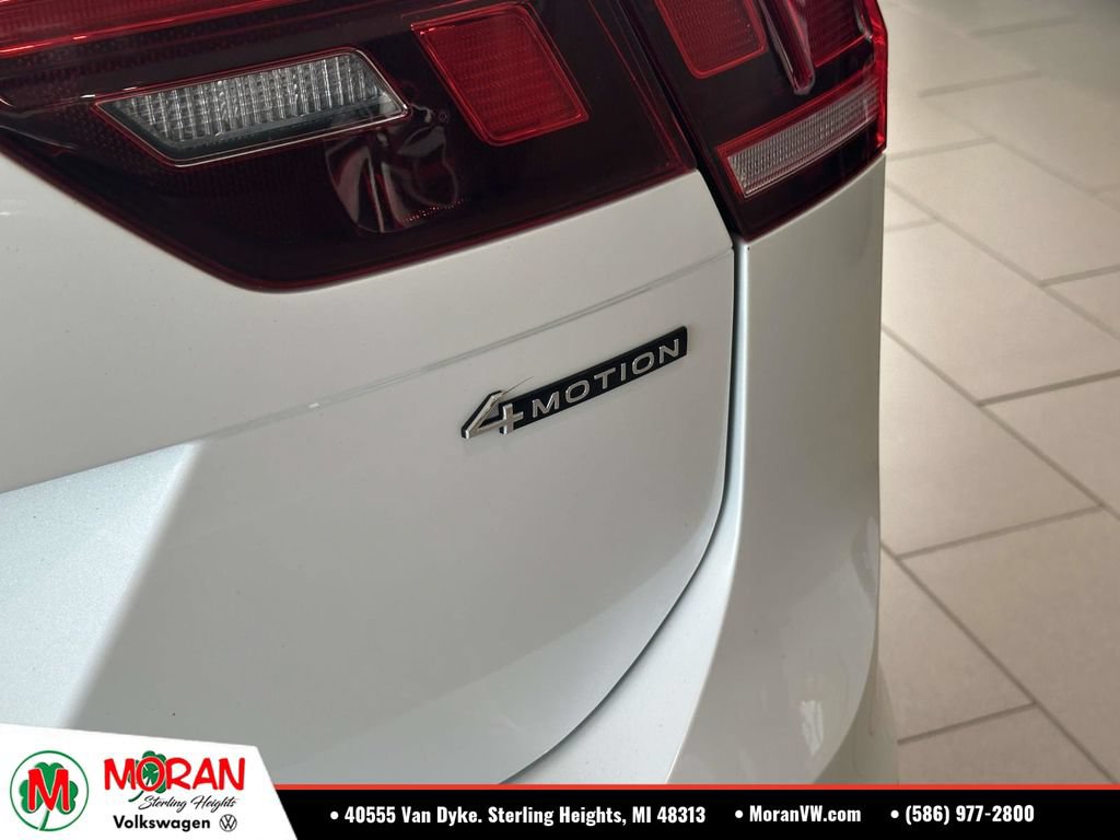 Certified 2023 Volkswagen Tiguan SE R-Line AWD/4WD image 11
