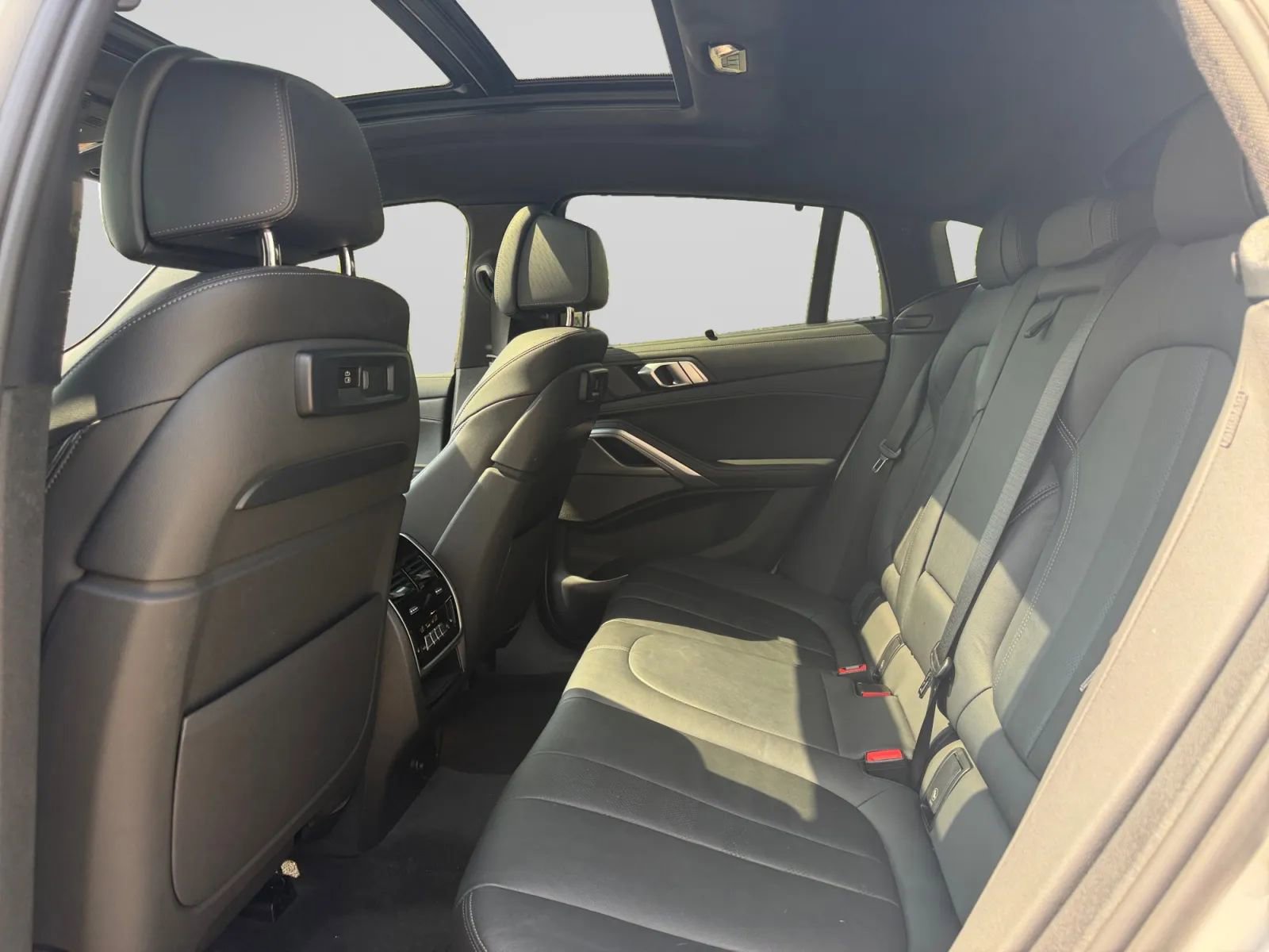 Used 2021 BMW X6 sDrive40i w/ Executive Package RWD image 28