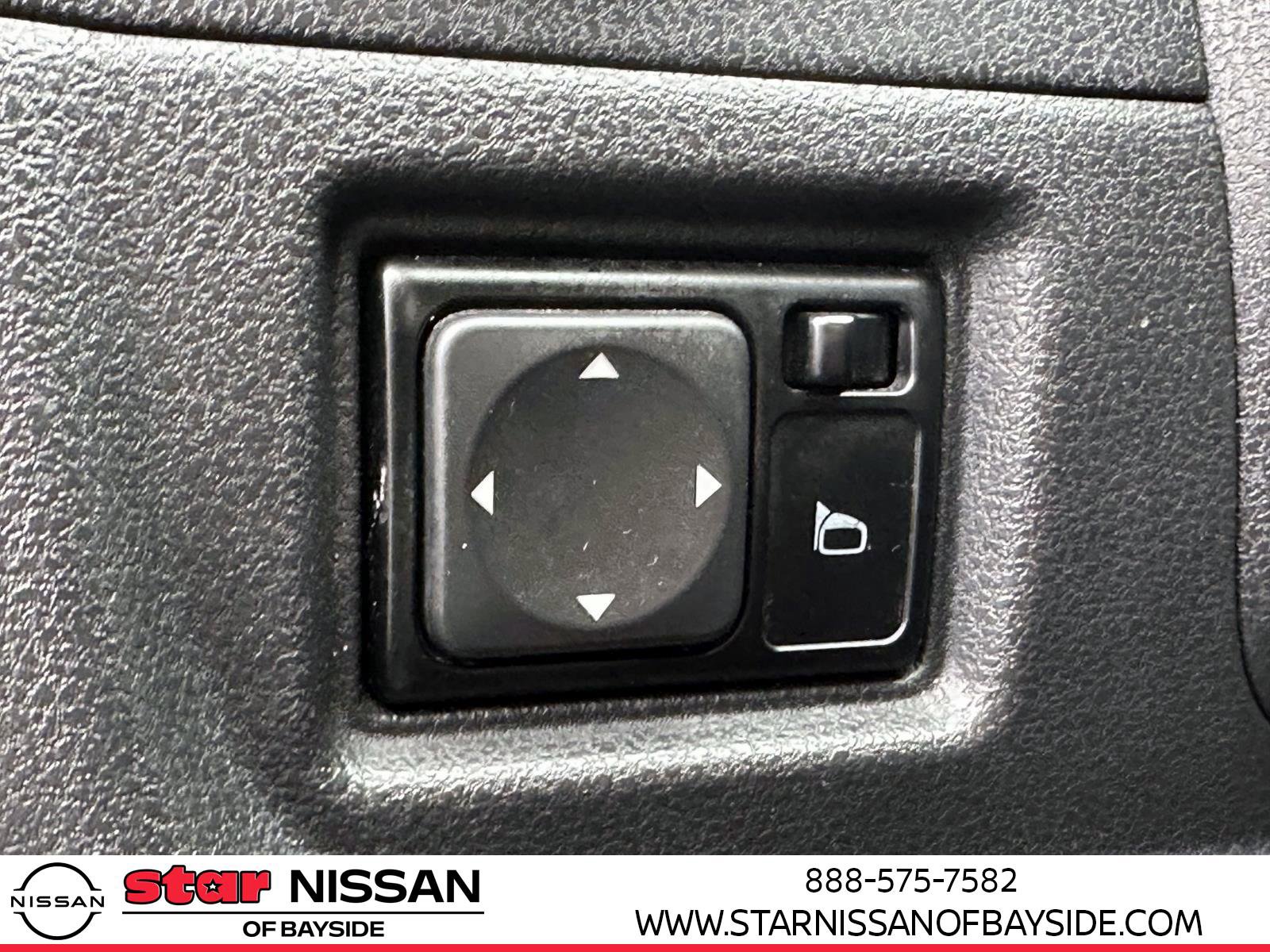 Used 2015 Nissan Versa Note SR w/ SR Convenience Package image 18