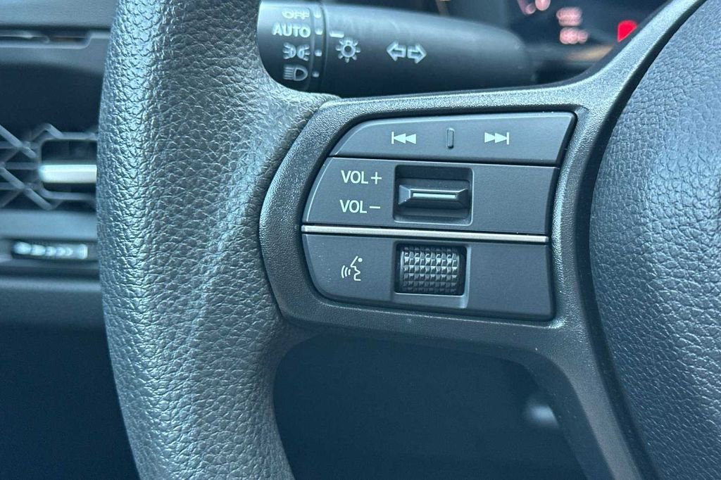 Used 2023 Honda Accord EX image 25