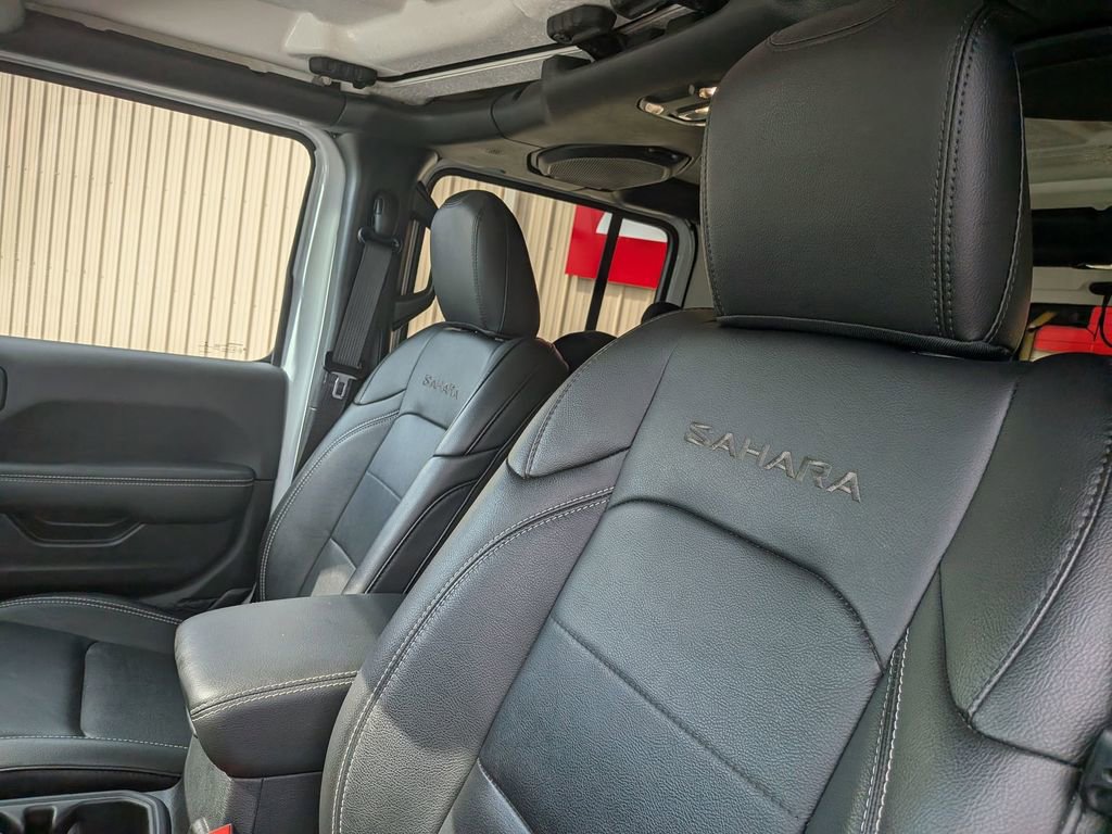 Used 2023 Jeep Wrangler Unlimited Sahara w/ Dual Top Group image 13