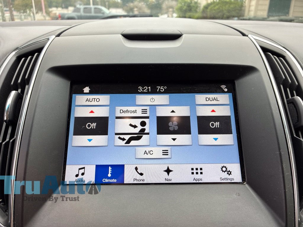 Used 2018 Ford Edge Titanium w/ Equipment Group 301A FWD image 32