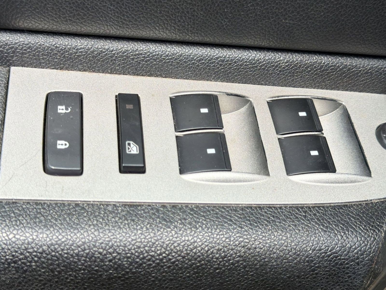 Used 2008 GMC Sierra 2500 SLE w/ Z71 Off-Road Package AWD/4WD image 12