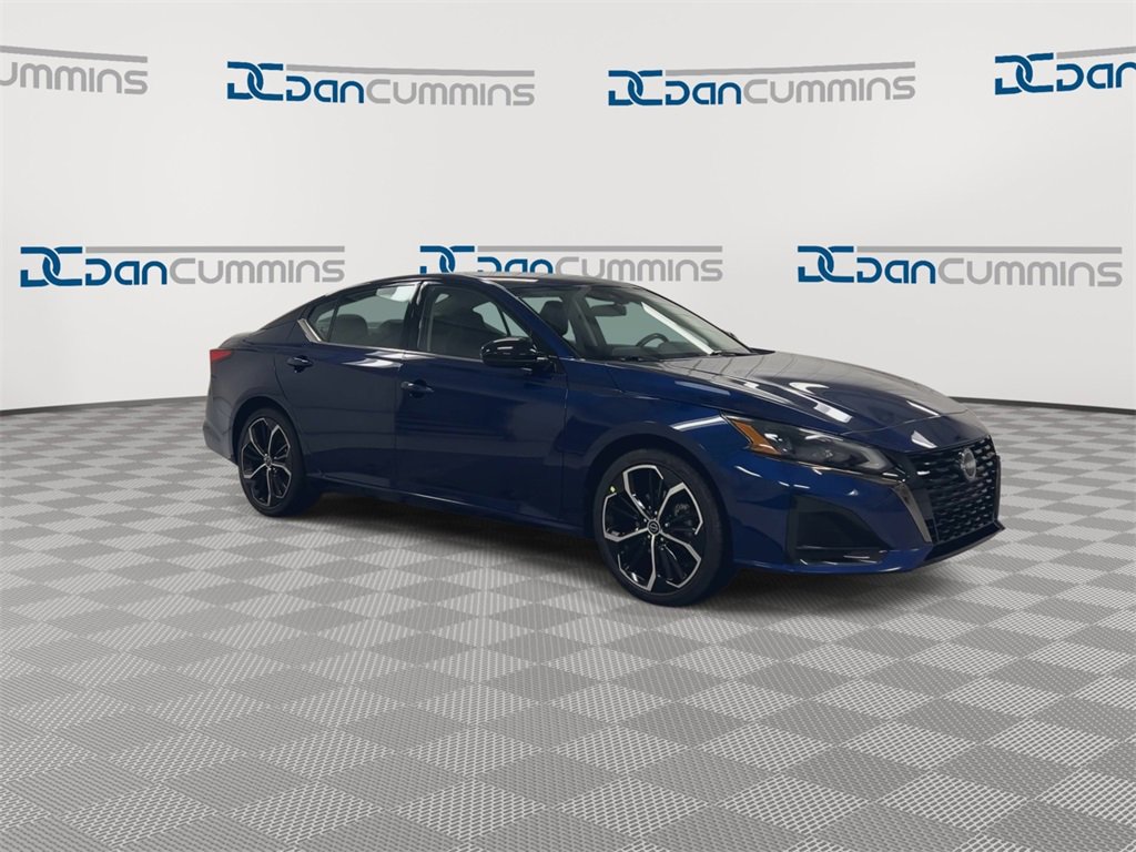 Used 2023 Nissan Altima 2.5 SR image 2
