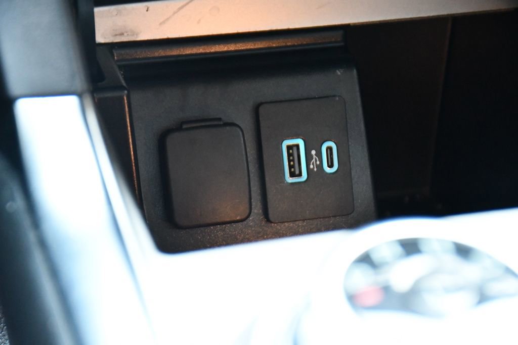 Used 2021 Ford Explorer XLT w/ Equipment Group 202A AWD/4WD image 30