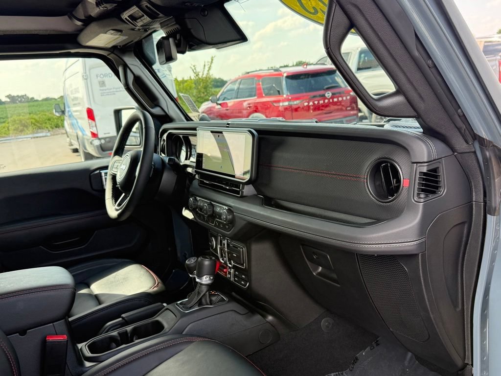 Used 2025 Jeep Gladiator Rubicon AWD/4WD image 16