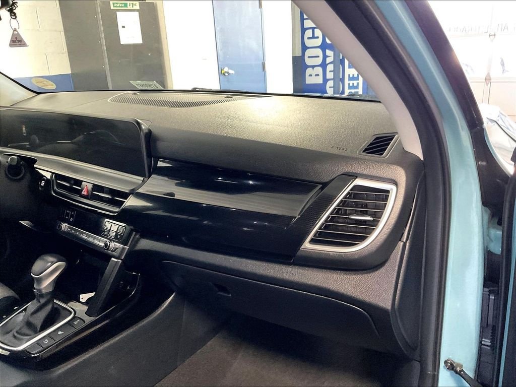 Used 2025 Kia Seltos S AWD/4WD image 13