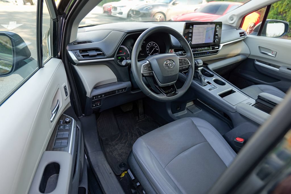 Used 2023 Toyota Sienna Limited AWD/4WD image 14