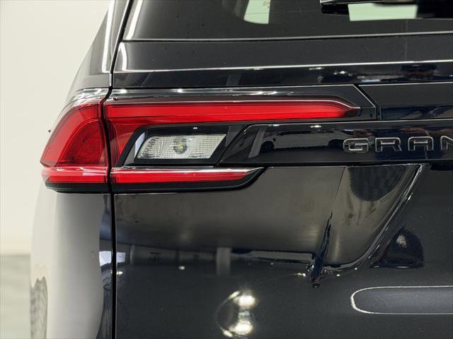 Certified 2025 Toyota Grand Highlander FWD image 11