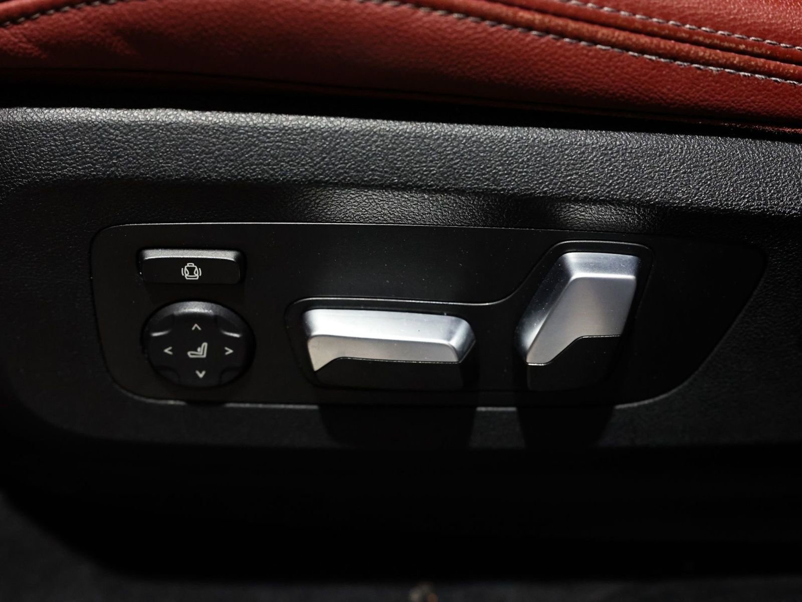 Used 2022 BMW X6 xDrive40i w/ Executive Package image 23