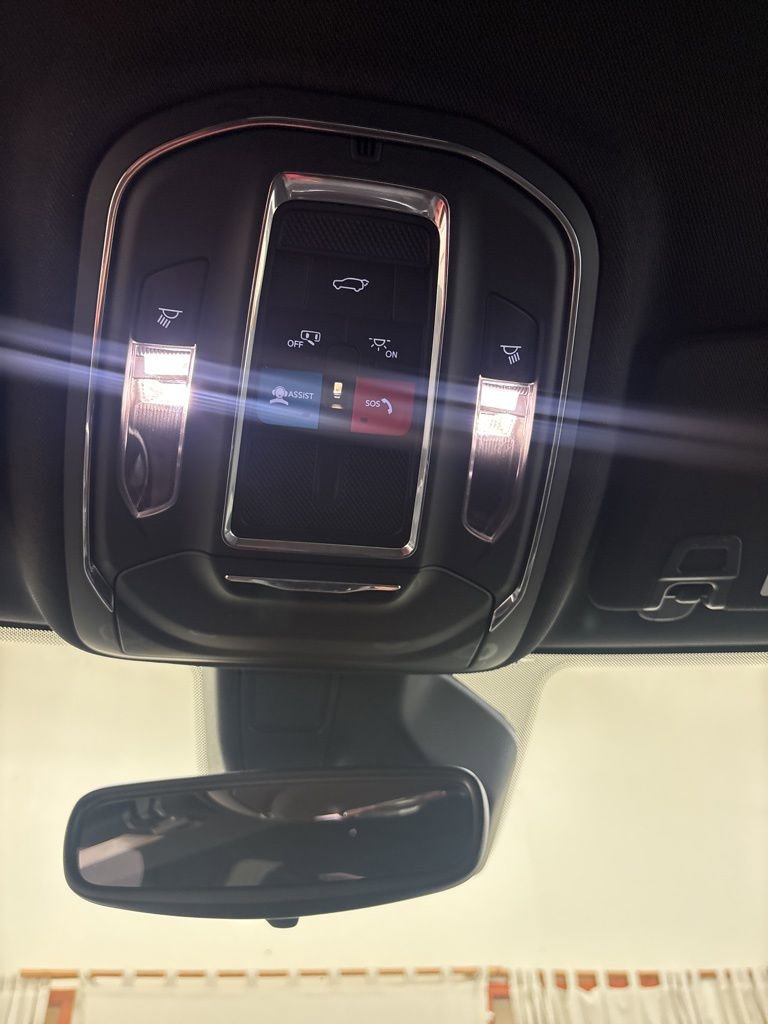 Used 2024 Jeep Grand Cherokee Altitude image 14