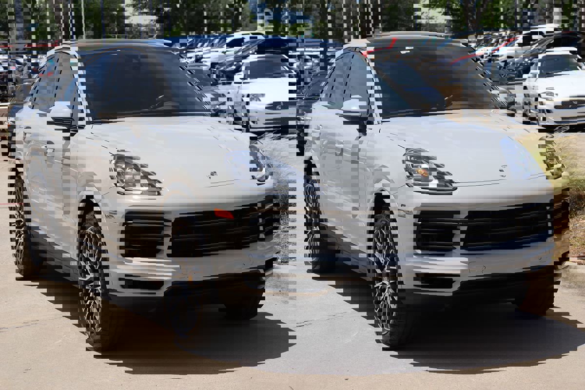 Used 2022 Porsche Cayenne Platinum Edition image 2