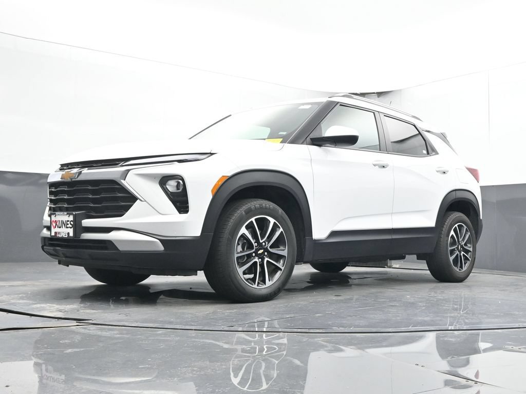 Used 2025 Chevrolet TrailBlazer LT AWD/4WD image 40