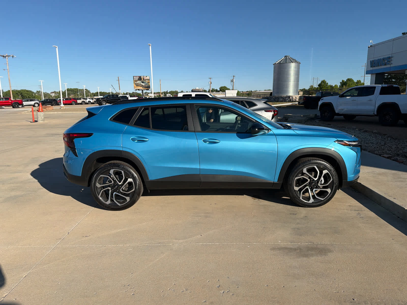 Used 2026 Chevrolet Trax RS w/ Sunroof Package FWD image 8