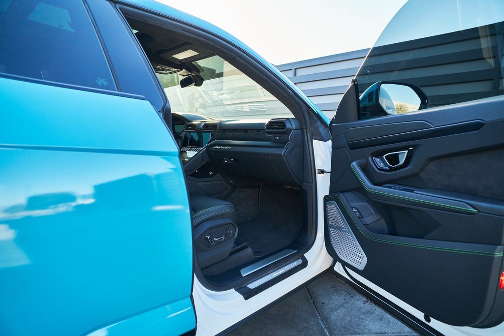 Used 2021 Lamborghini Urus image 21