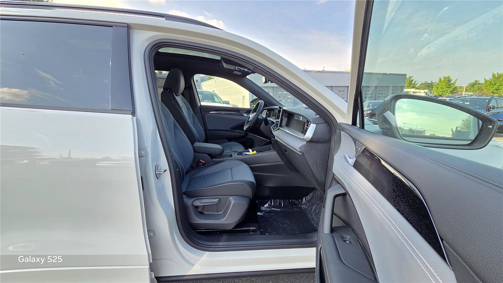 New 2026 Volkswagen Tiguan SE R-Line AWD/4WD image 31