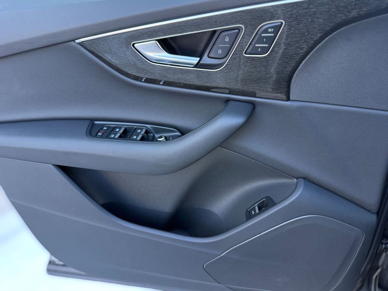 Certified 2025 Audi Q7 2.0T Premium w/ Convenience Package image 13