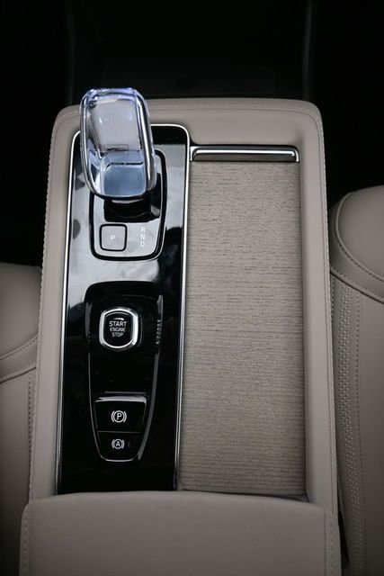 New 2026 Volvo XC90 T8 Plus w/ Protection Package Premier AWD/4WD image 11