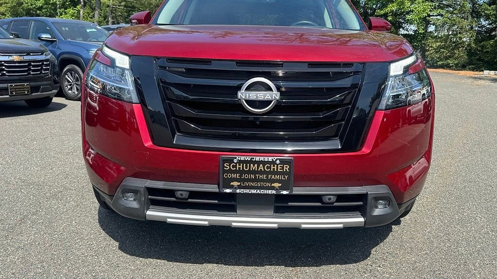 Used 2022 Nissan Pathfinder SL w/ SL Black Package AWD/4WD image 2