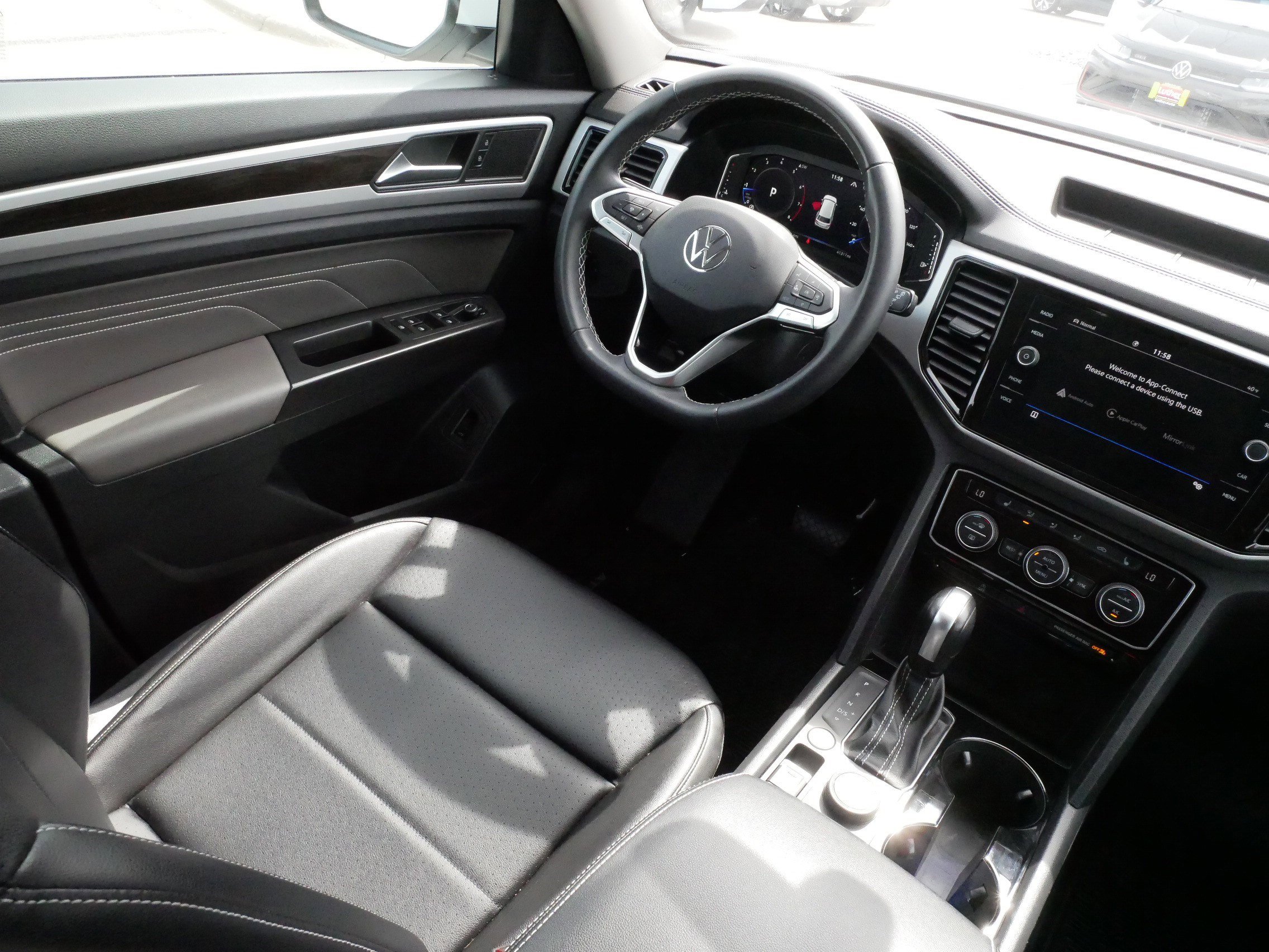 Certified 2023 Volkswagen Atlas SE AWD/4WD image 9