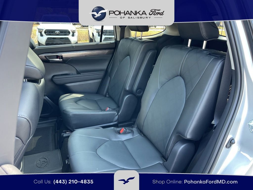 Used 2025 Toyota Highlander Platinum image 24