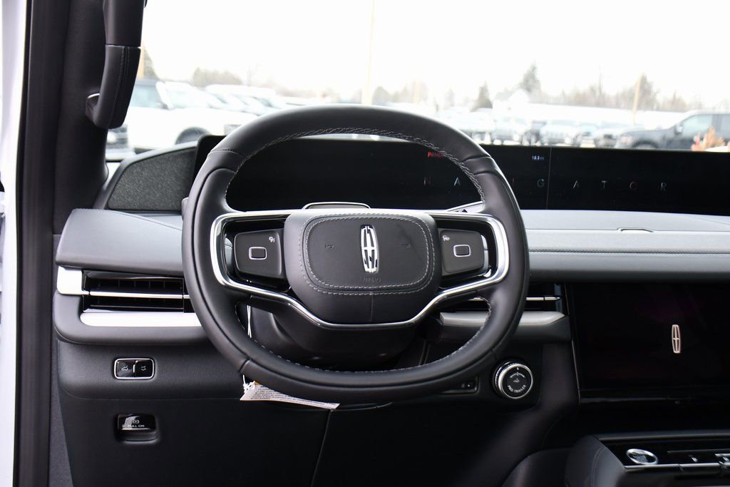 New 2026 Lincoln Navigator Reserve w/ Jet Appearance Package AWD/4WD image 12