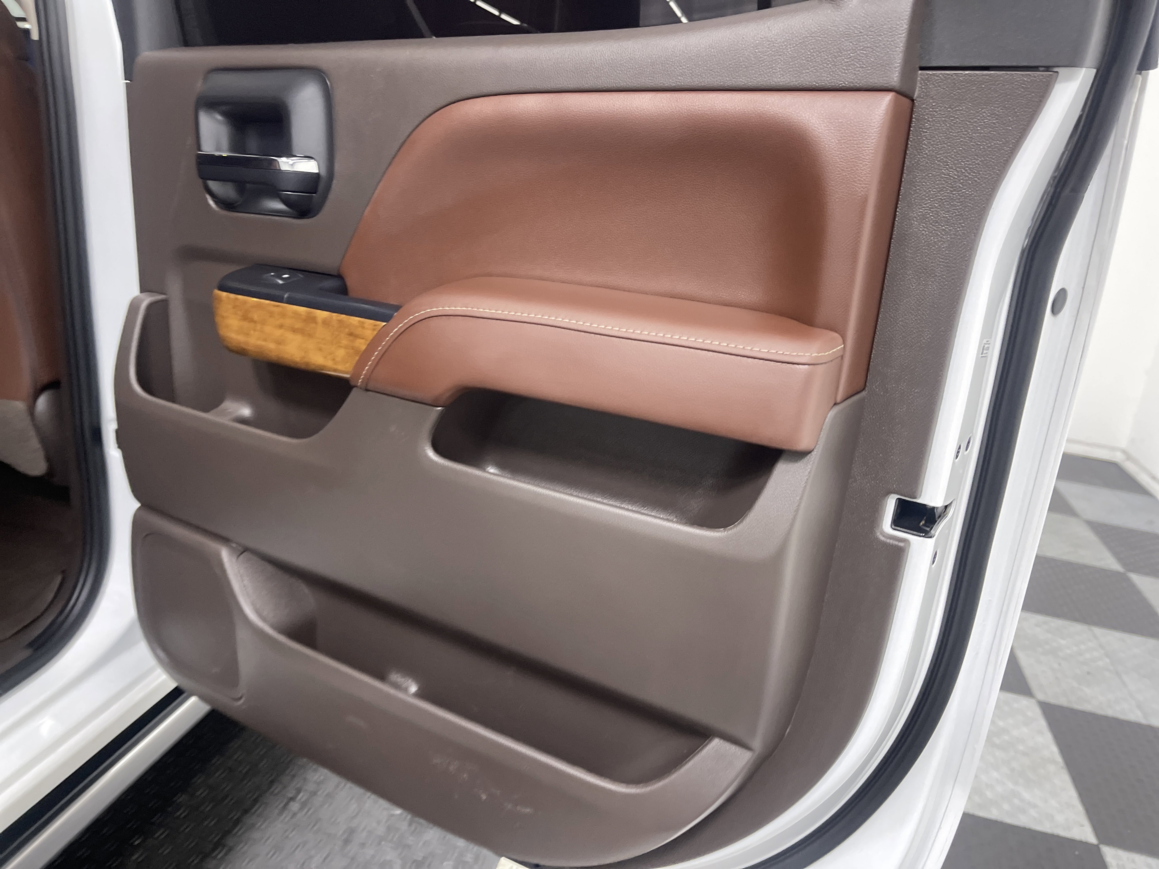 Used 2016 Chevrolet Silverado 1500 High Country w/ High Country Premium Package image 18