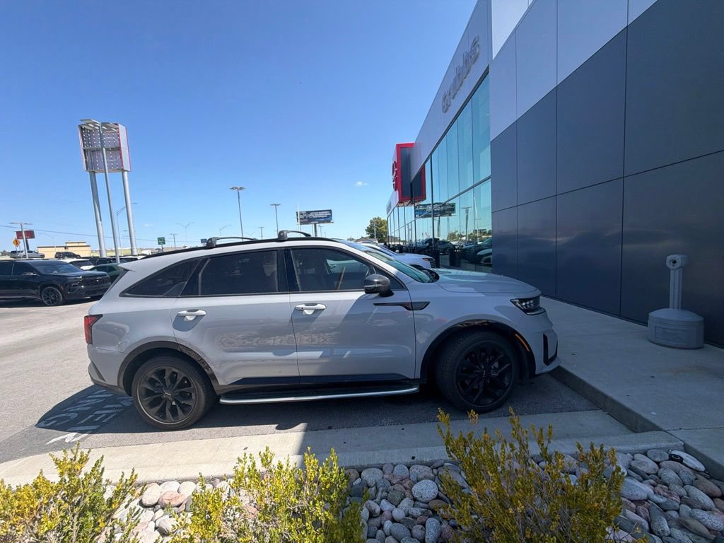 Used 2022 Kia Sorento SX FWD image 2