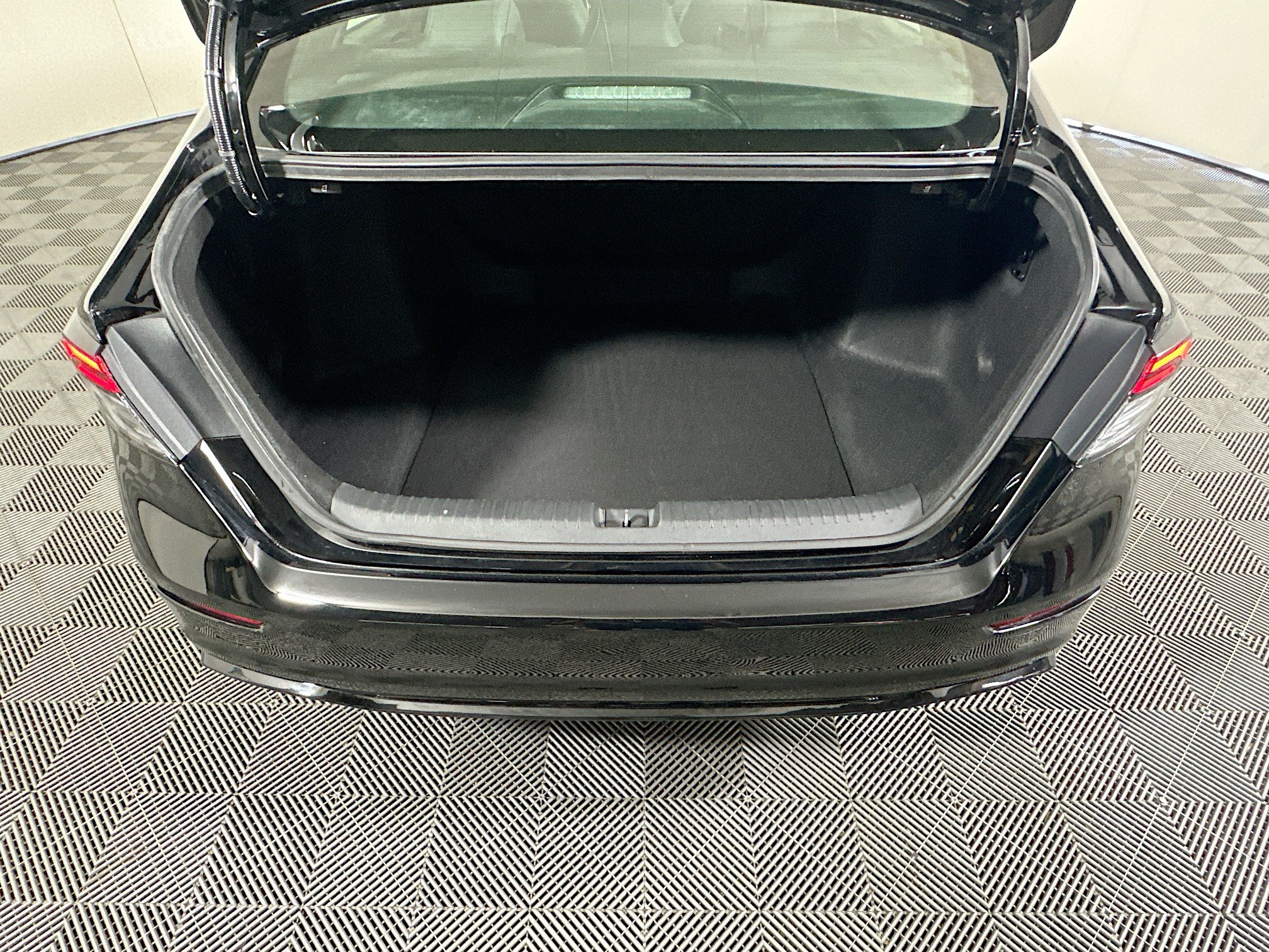 Used 2025 Honda Accord Sport image 31