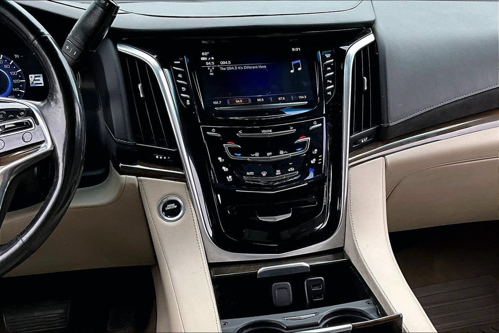 Used 2020 Cadillac Escalade Luxury AWD/4WD image 9