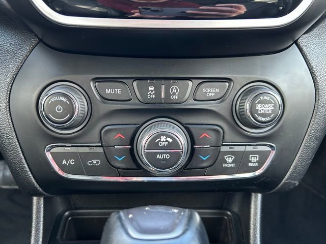 Used 2019 Jeep Cherokee Limited image 21
