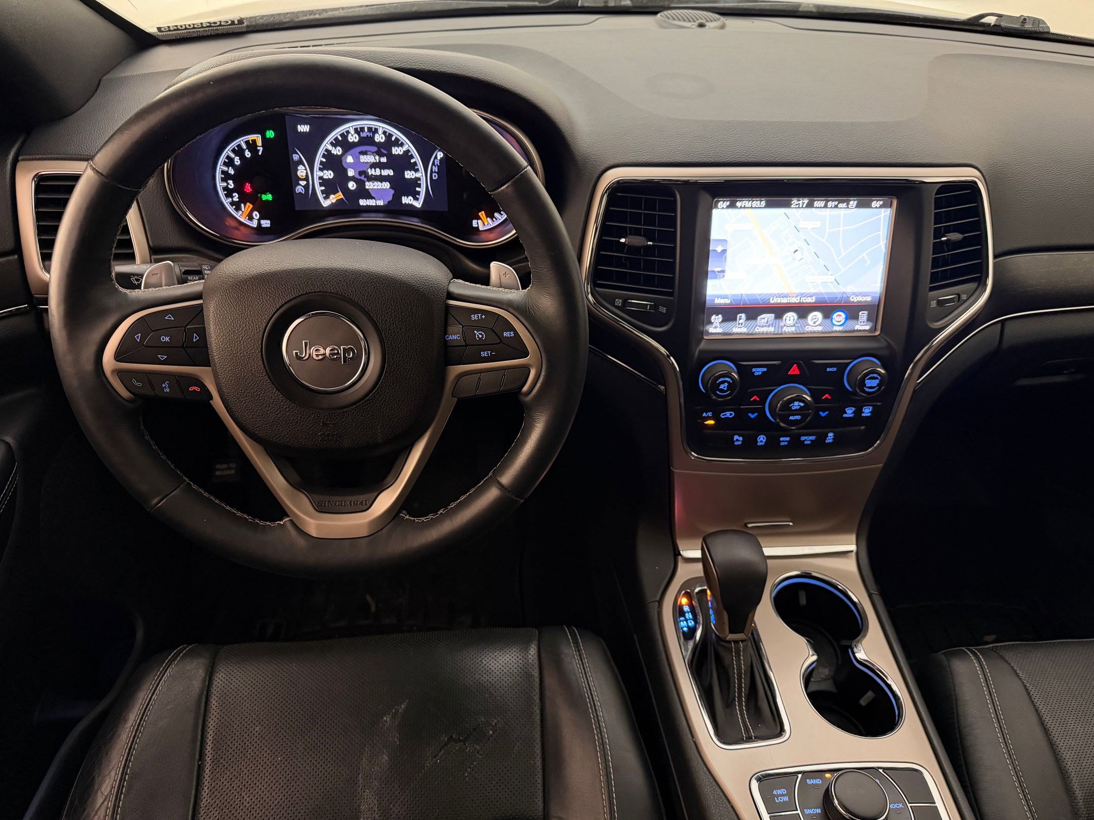 Used 2016 Jeep Grand Cherokee Limited w/ Luxury Group II image 28