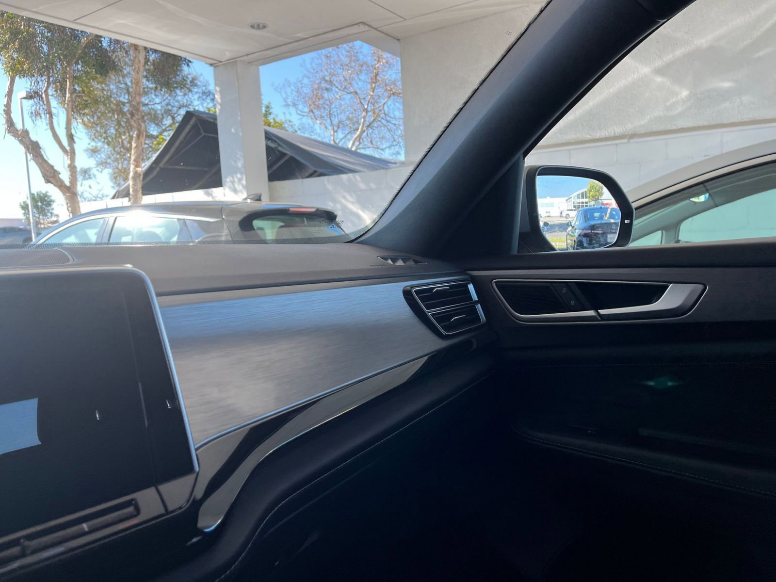 Used 2025 Volkswagen Atlas Cross Sport SE image 35