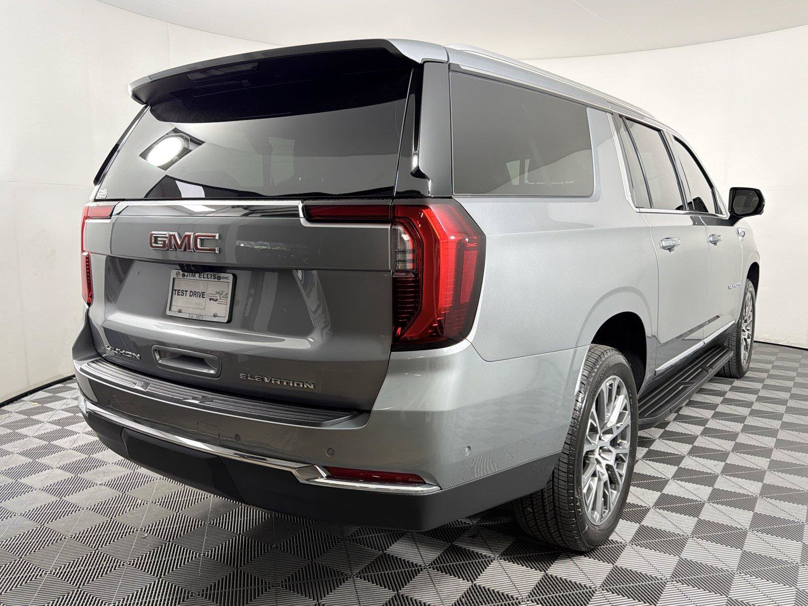 Used 2026 GMC Yukon XL Elevation w/ Elevation Premium Package RWD image 6
