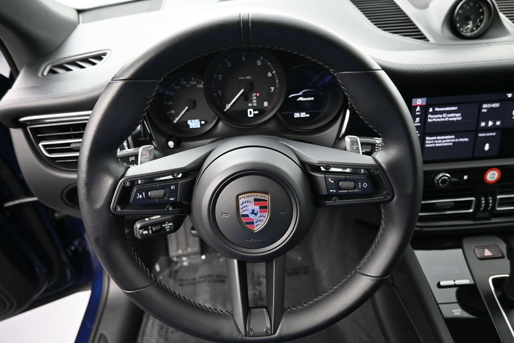 Certified 2024 Porsche Macan AWD/4WD image 11