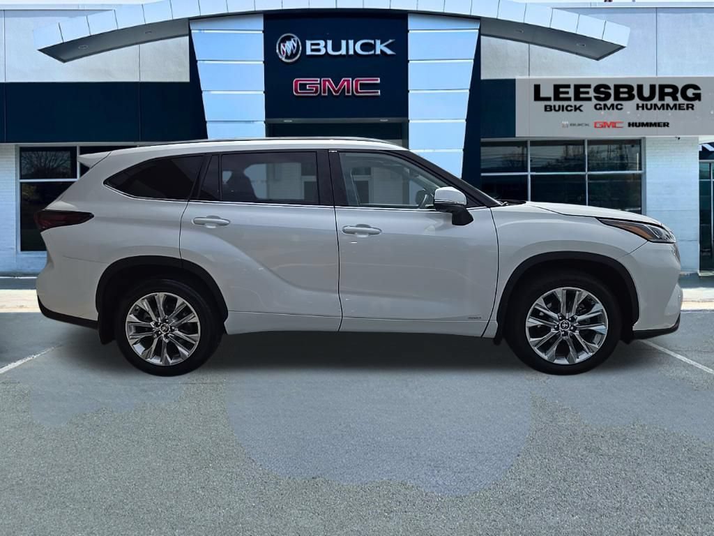 Used 2025 Toyota Highlander Limited AWD/4WD image 8