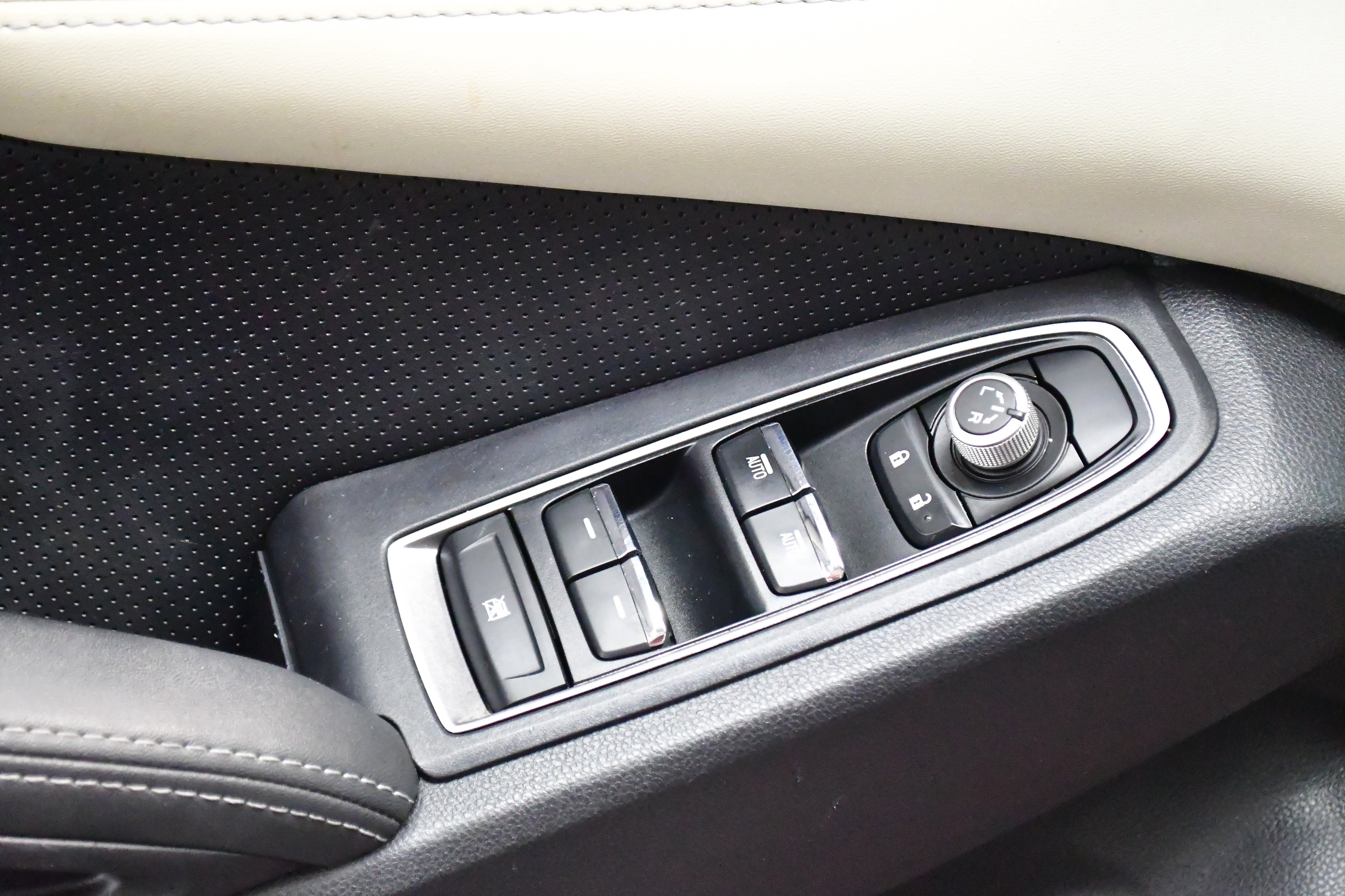 Used 2022 Subaru Ascent Limited w/ Technology Package image 34